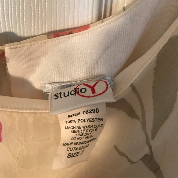 Sleeveless Floral Dress - Picture 4 of 8